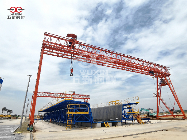 The first 40-meter box girder at Qujiang girder yard of China Railway 12th Bureau for Hangzhou-Quzhou Railway