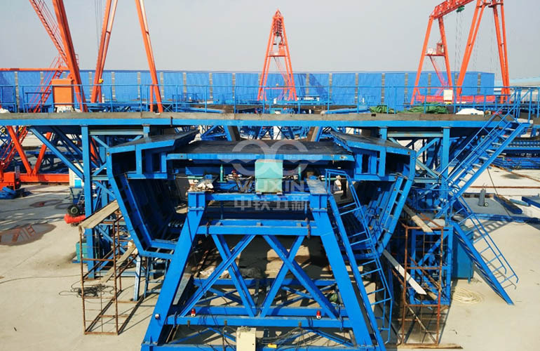 Segmental girder formwork